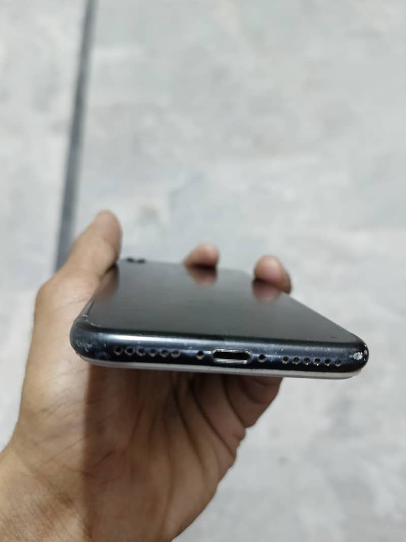 Apple iPhone 7 3