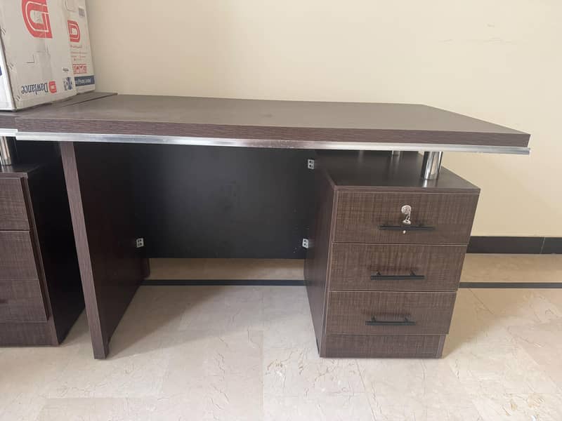 Conputer Table 0