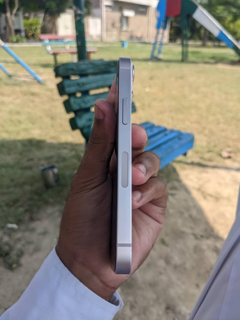 Apple iPhone 13 mini 1