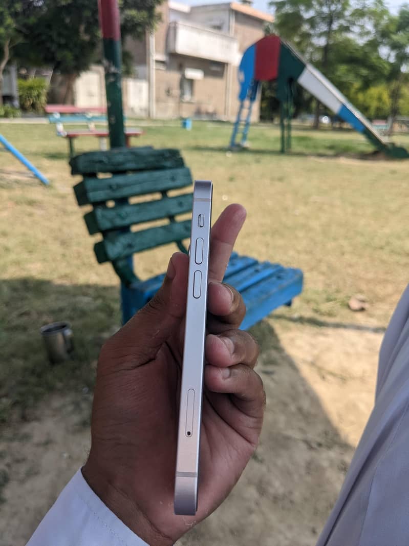 Apple iPhone 13 mini 3
