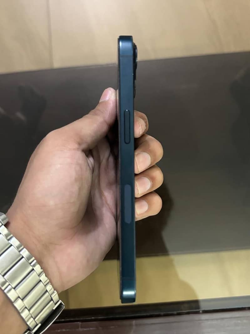 Apple iPhone 13 0
