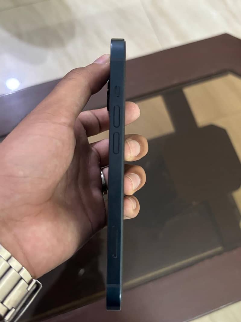 Apple iPhone 13 4
