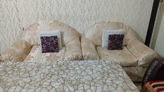 Elegelant 5 seater sofa in skin color