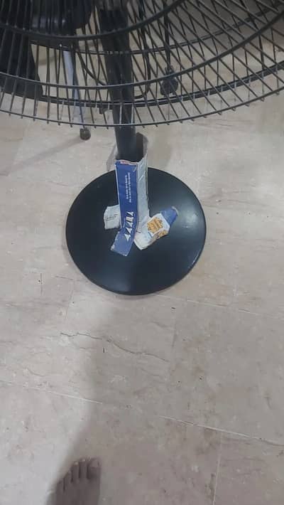 Royal pedestal fan 24". Copper.