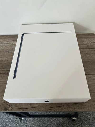 13-inch MacBook Air M5 (2026) – Midnight