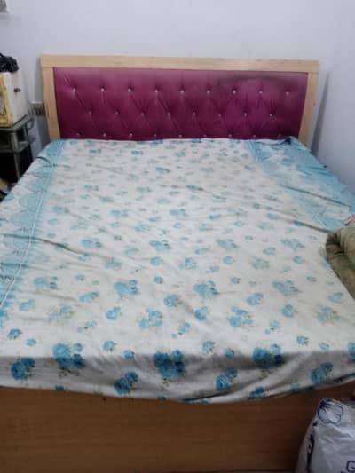 Full sized bed with Moltyfoam mattress