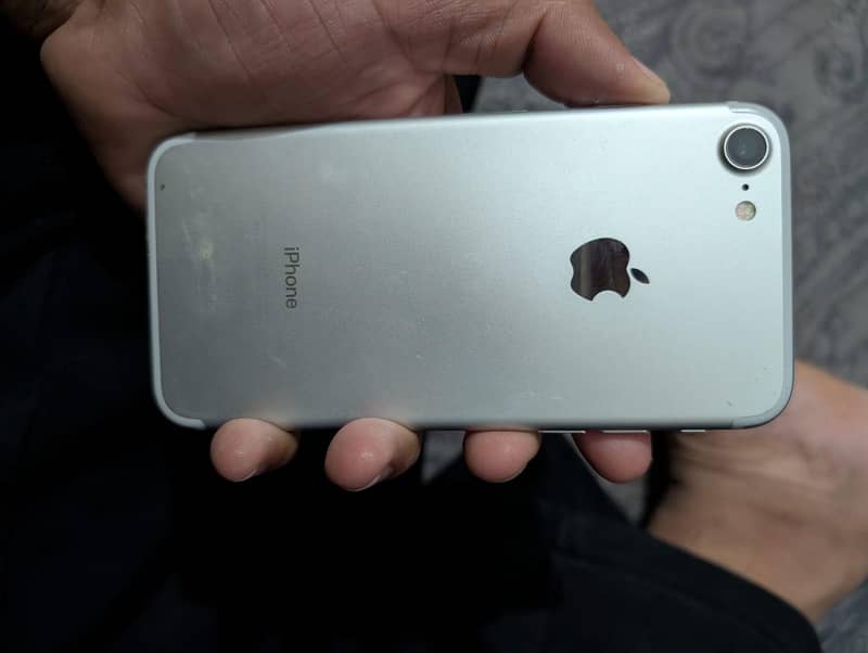 Apple iPhone 7 1