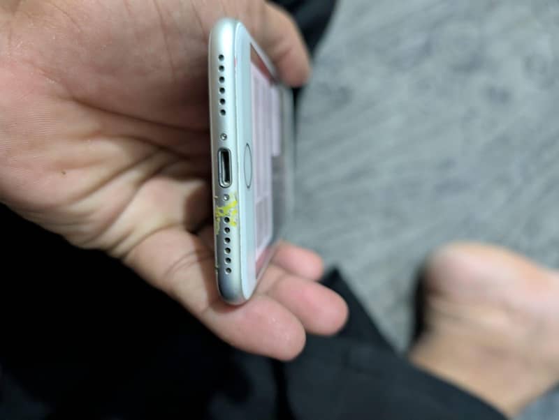 Apple iPhone 7 2