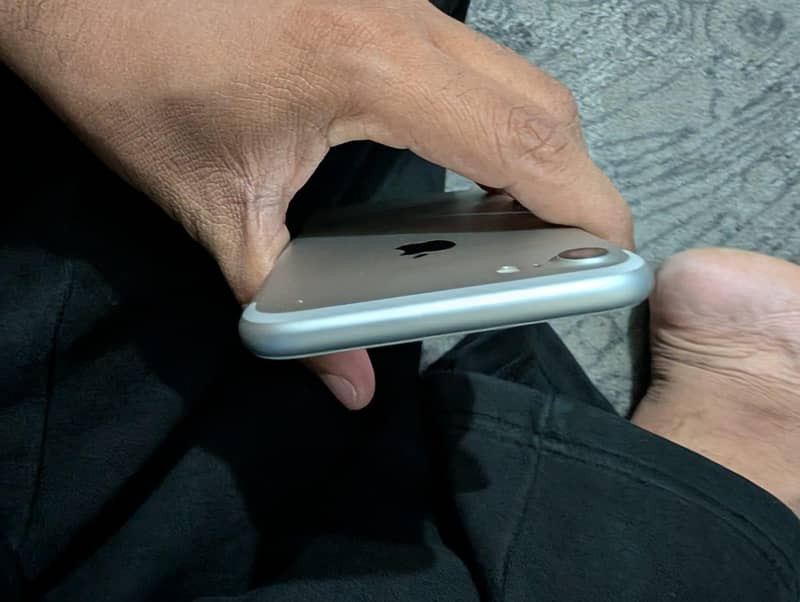 Apple iPhone 7 3