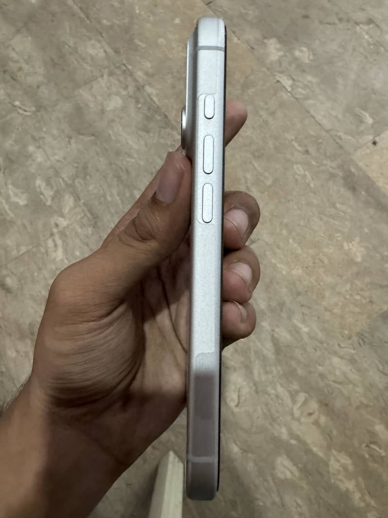 iPhone 17 Pro 4