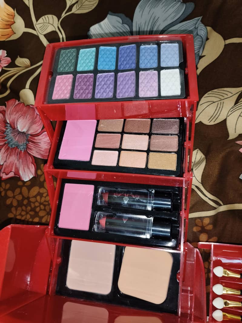 makeupkit box 8