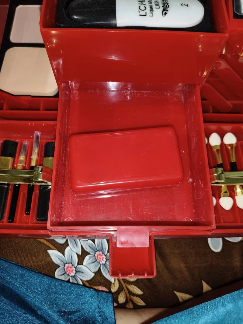 makeupkit box 9