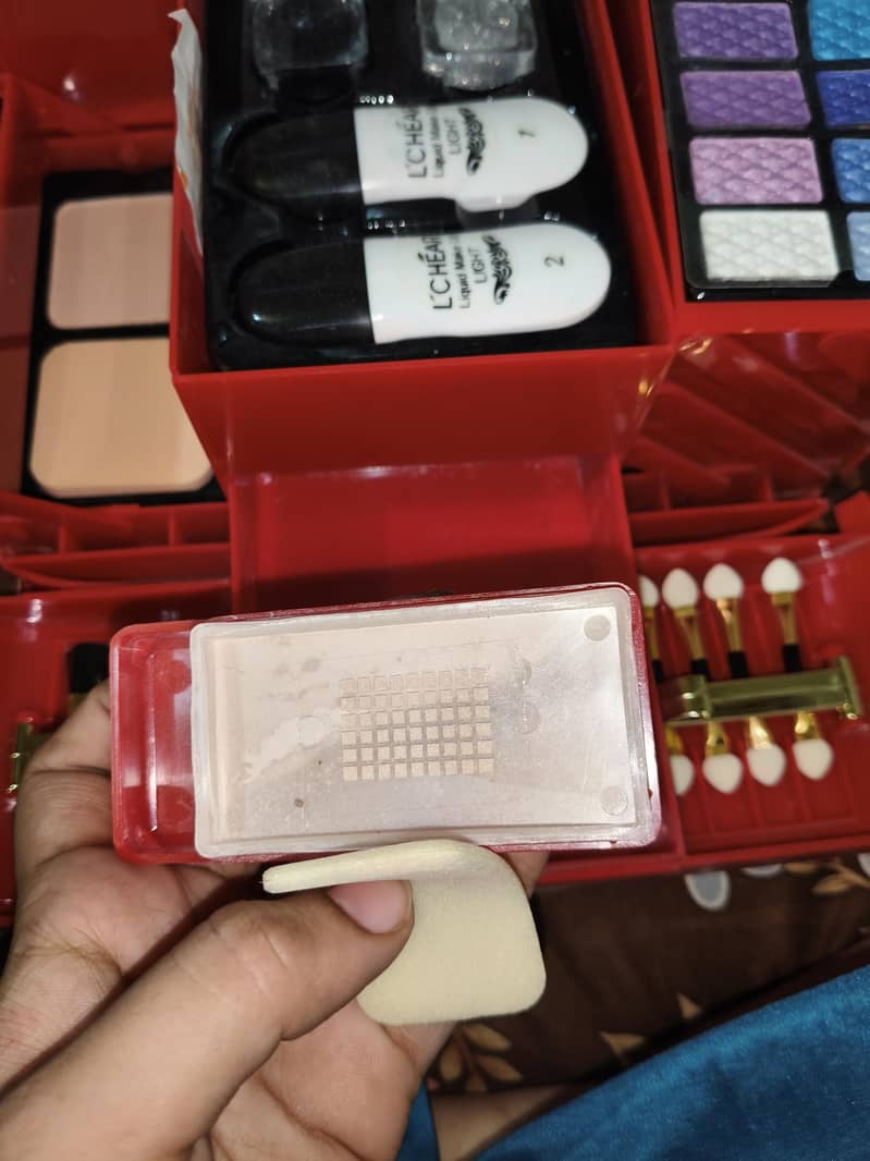 makeupkit box 10