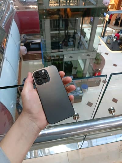 Apple iPhone 14 Pro With Adapter