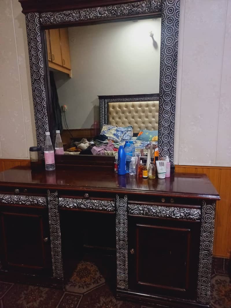 Dressing table with stoll 2