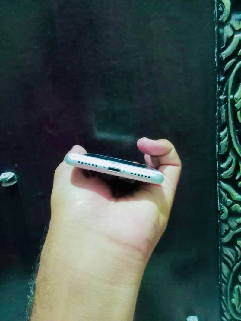 Apple iPhone 8 3