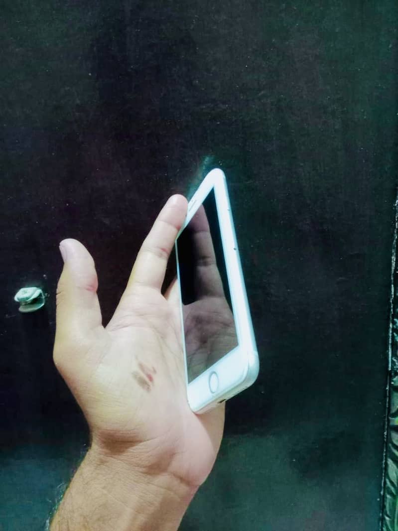 Apple iPhone 8 5