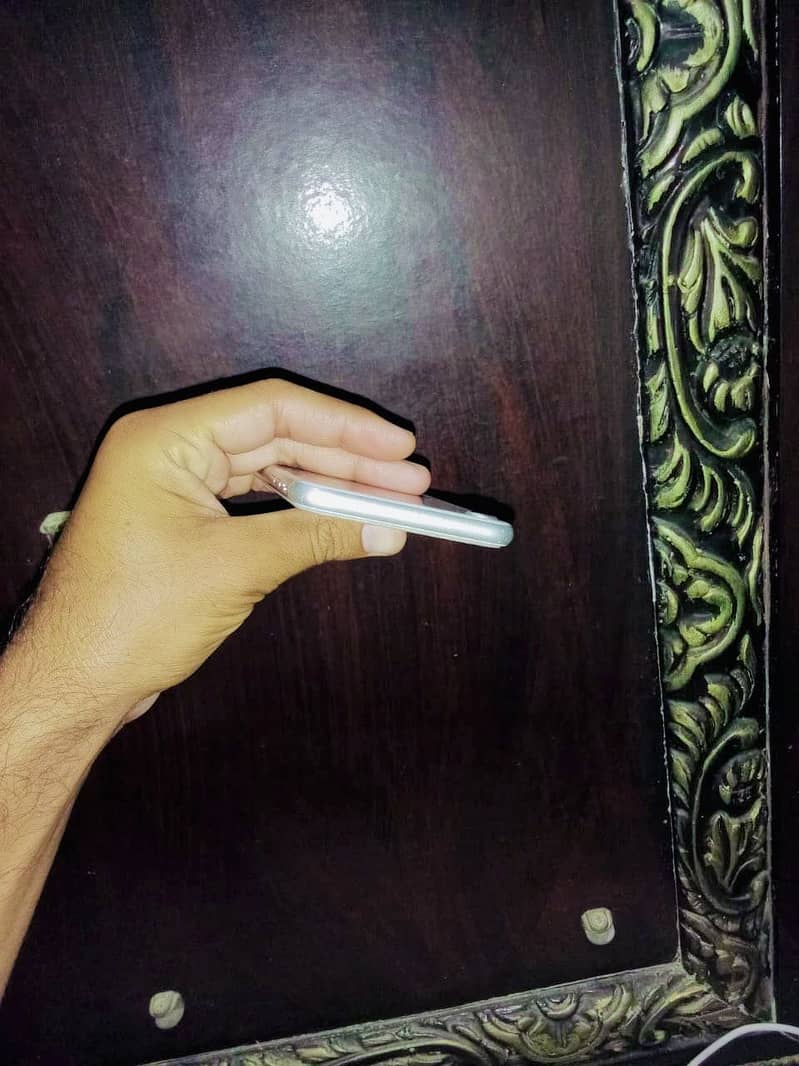 Apple iPhone 8 6