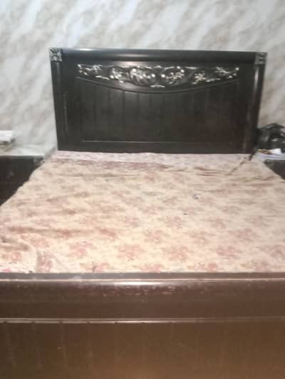 Big size double bed for sale with 2 saitabels