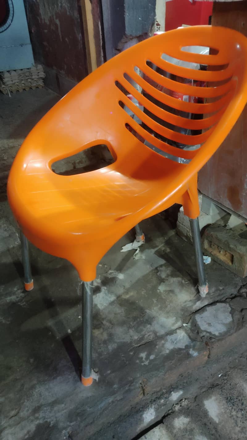 pure plaskit chair. 0