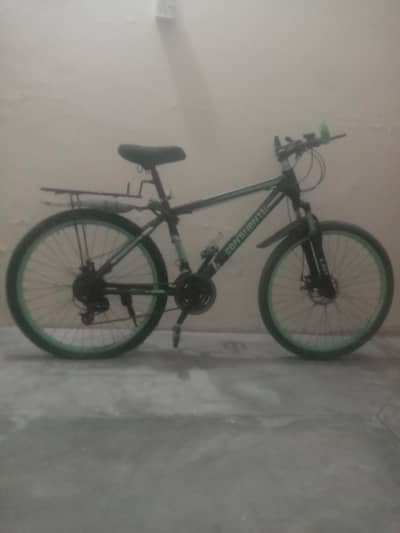 26 Inch Mountain Cycle in Good Condition For Sale