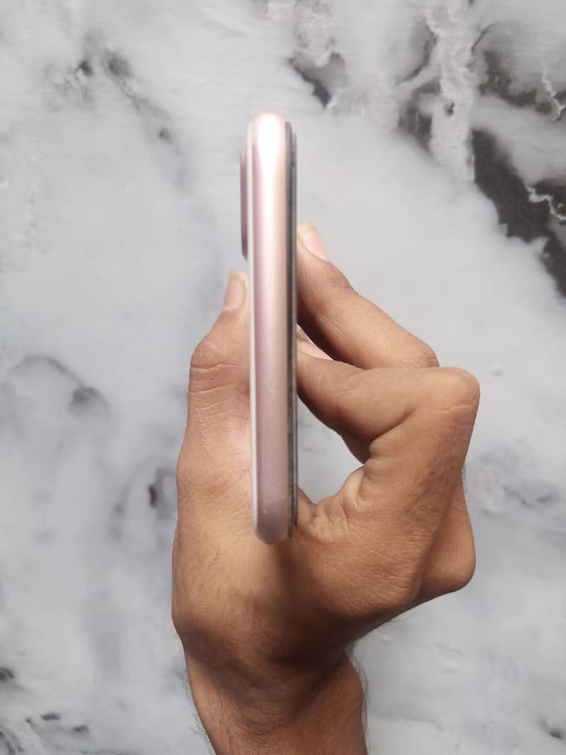 Apple iPhone 7 Plus 2