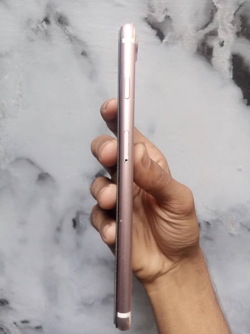 Apple iPhone 7 Plus 3