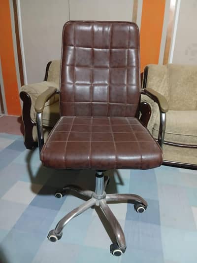 EXECUTIVE CHAIR