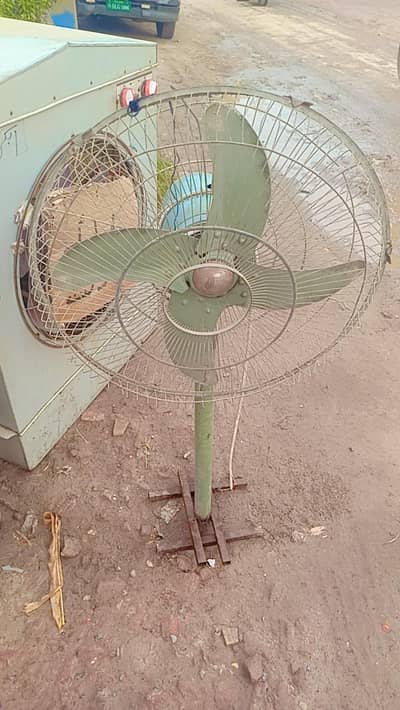 DC celling fan new condition all ok urgent for sail 12volt
