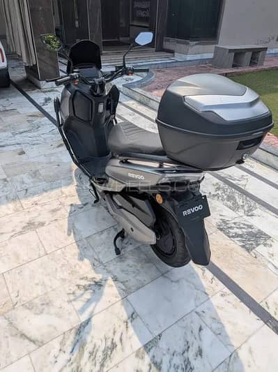 Revoo E52