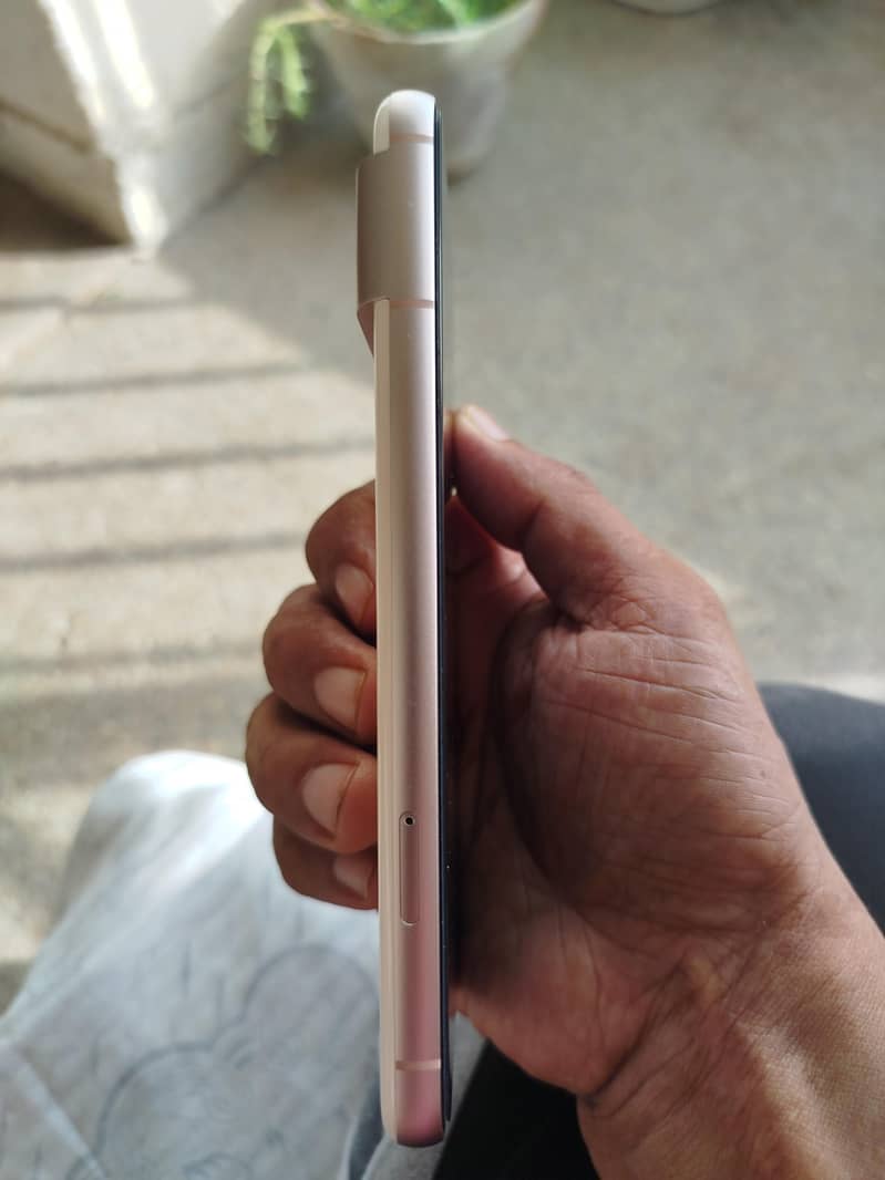 Google Pixel 8 4