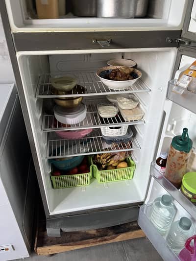 Medium Size Dawlance Refrigerator