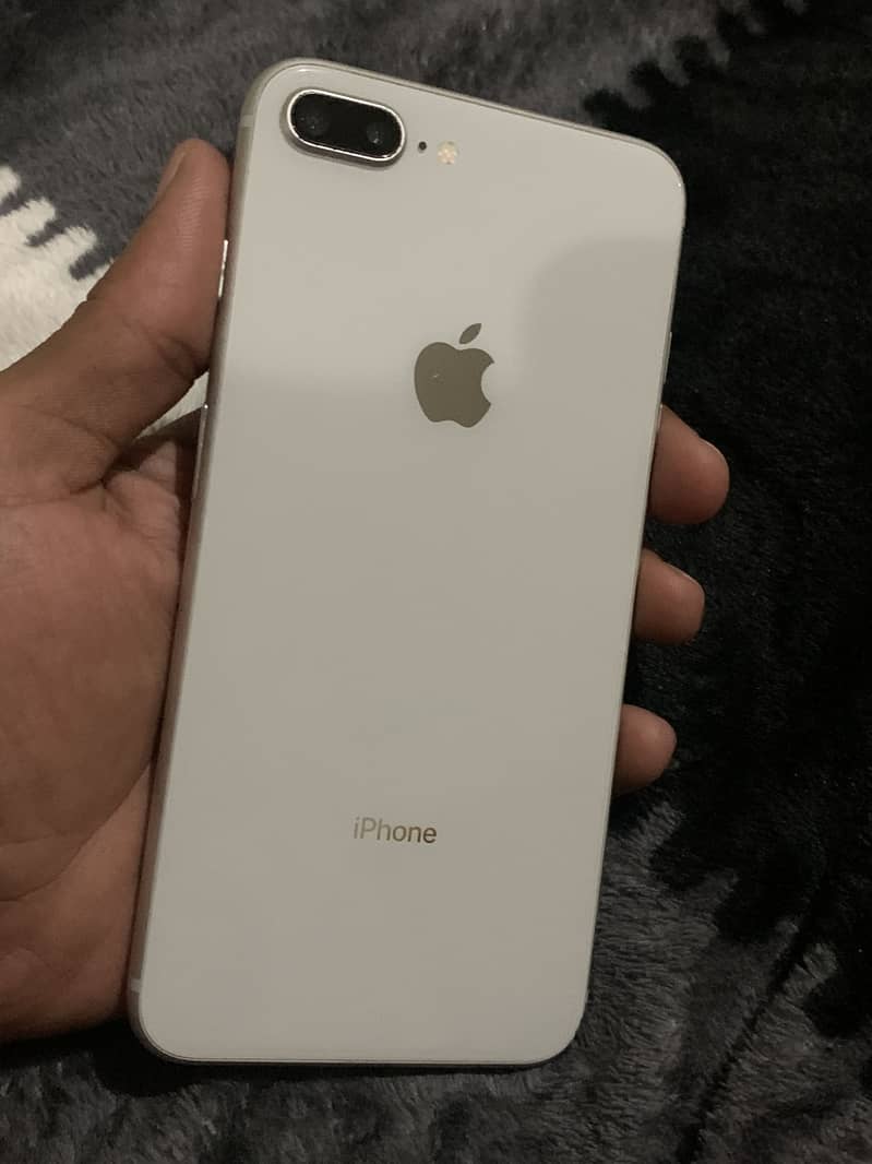 Apple iPhone 8 Plus 3
