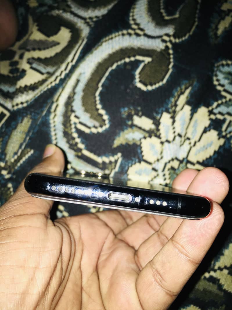 Apple iPhone 11 Pro 2