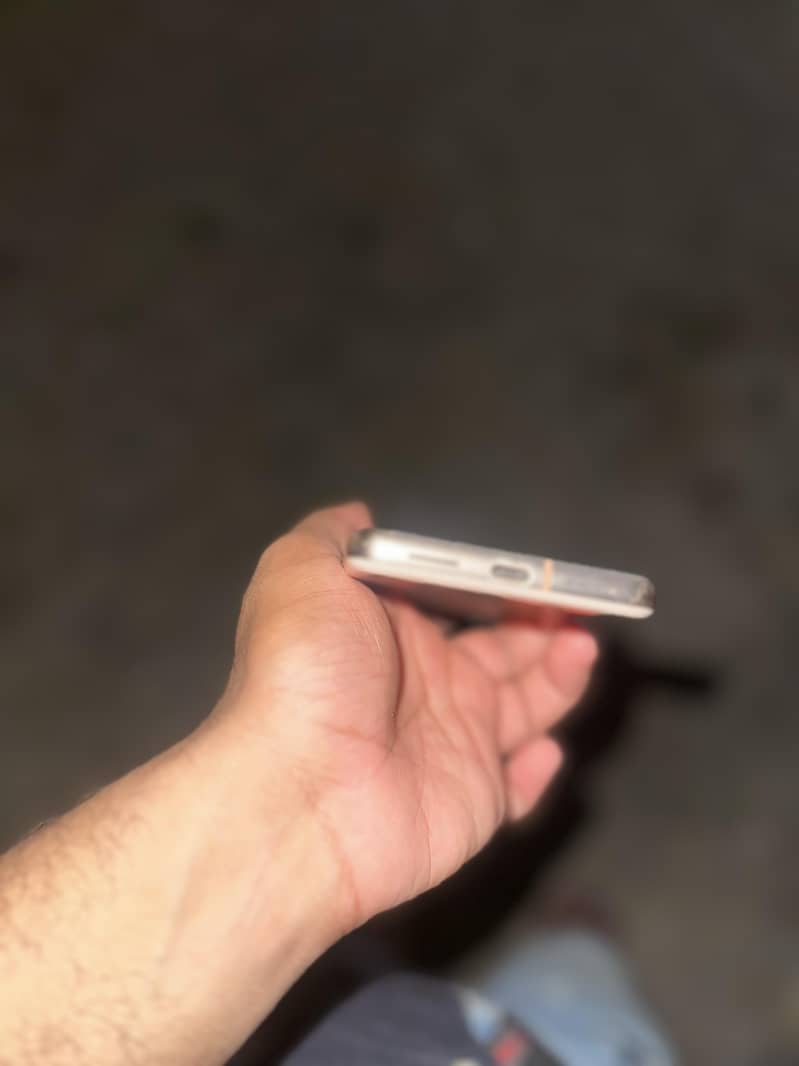 Google Pixel 8 4
