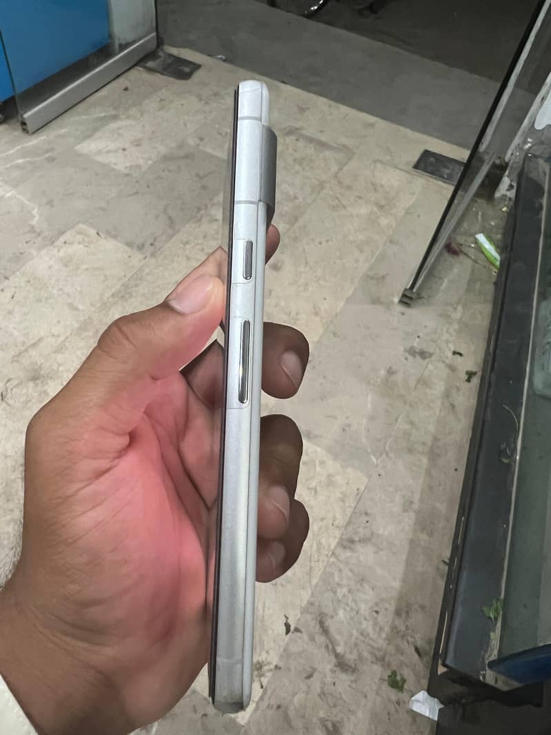 Google Pixel 7 4