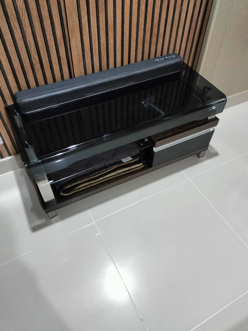 T. v console 0