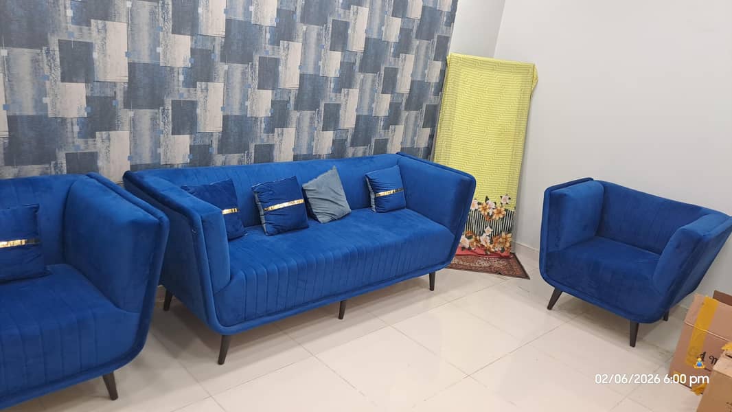 Almost new sofa set 1