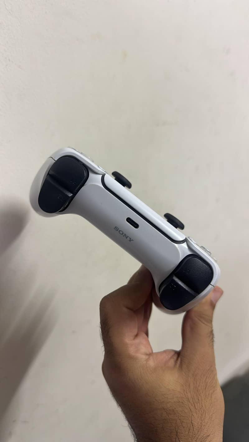 Sony DualSence Wireless Controller (WHITE) 1