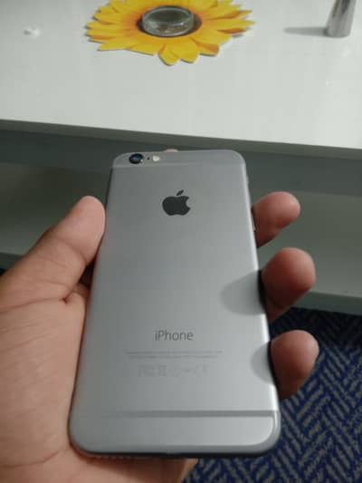 Apple iPhone 6just like new with zero scrash on front and back