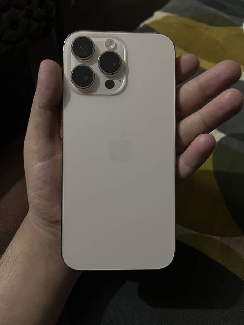 Apple iPhone 16 Pro Max 0