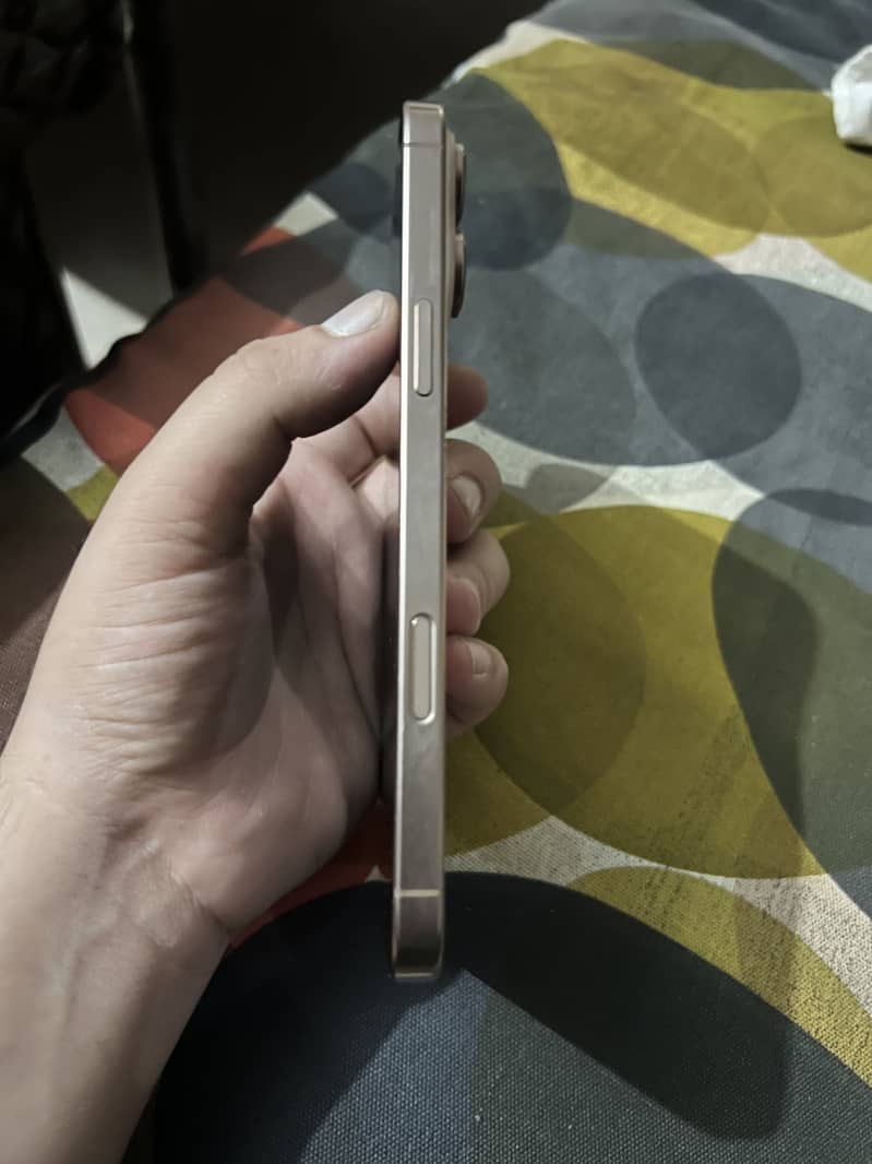 Apple iPhone 16 Pro Max 2