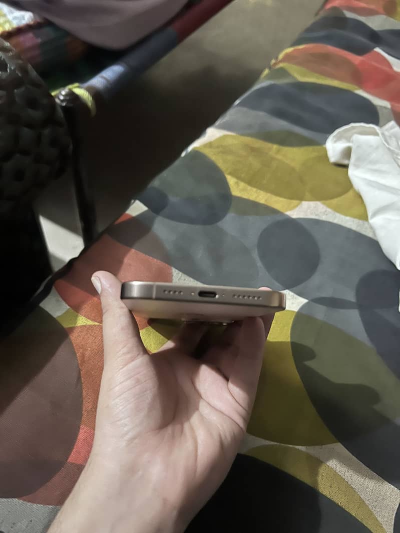 Apple iPhone 16 Pro Max 4