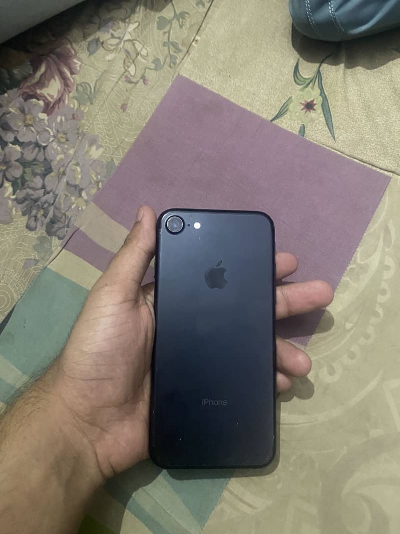 Apple iPhone 7 2