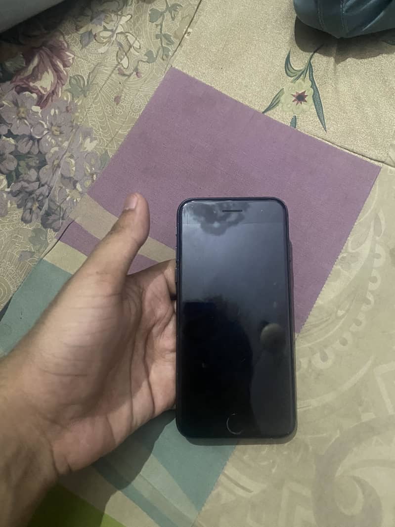 Apple iPhone 7 3
