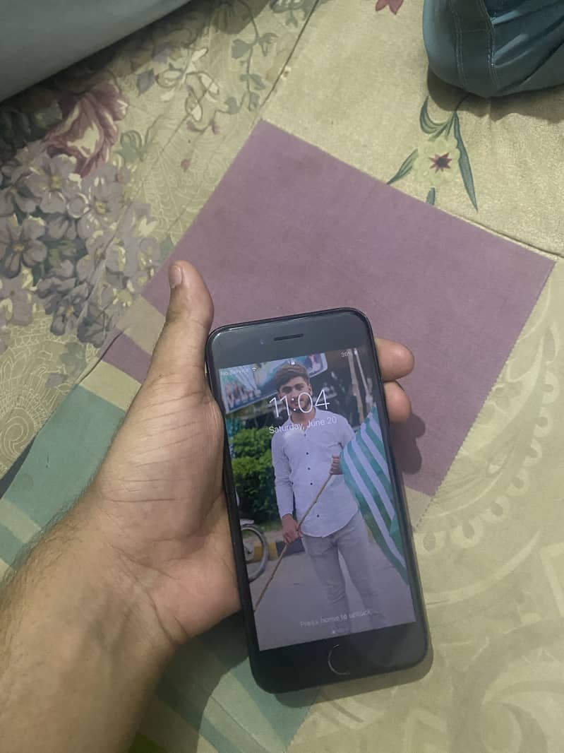 Apple iPhone 7 4