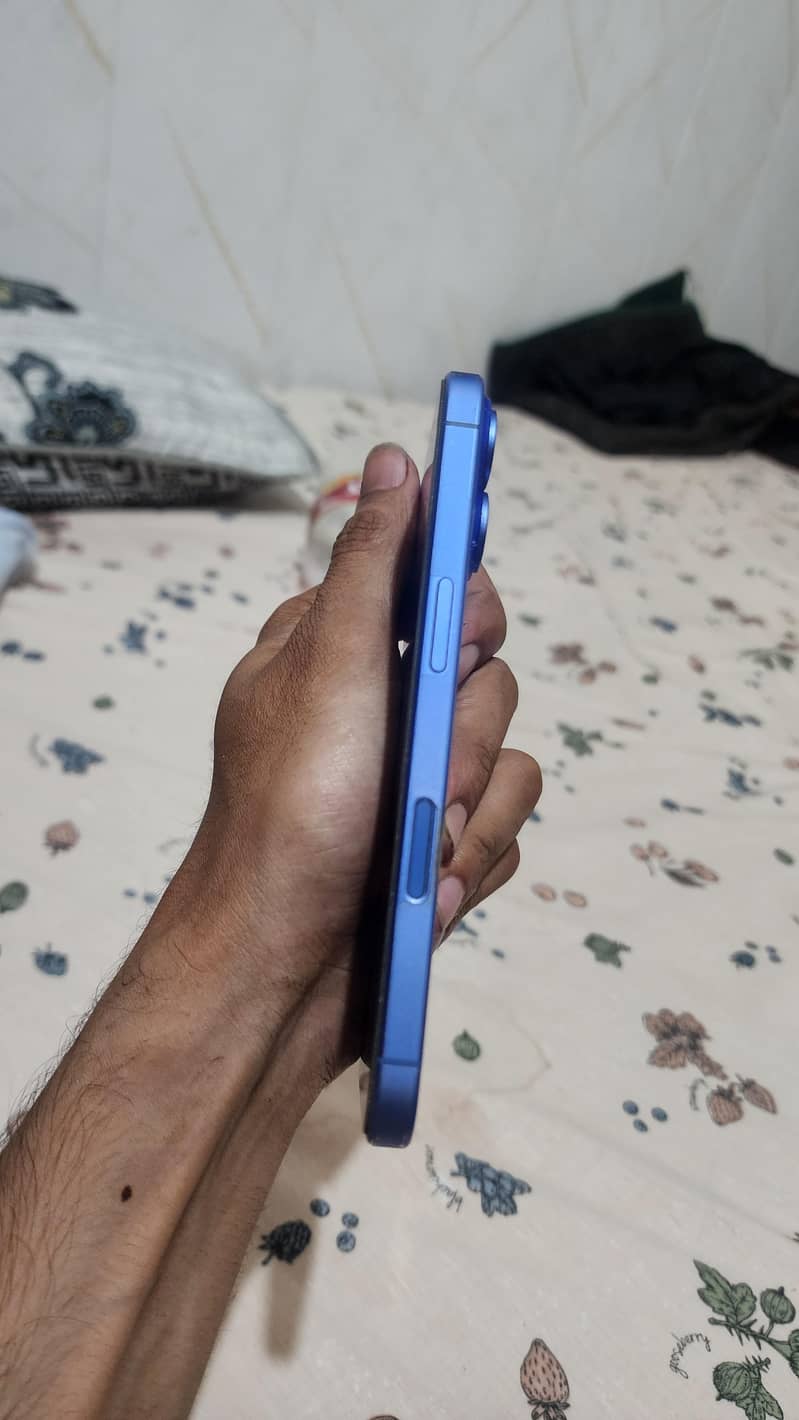 Apple iPhone 16 2
