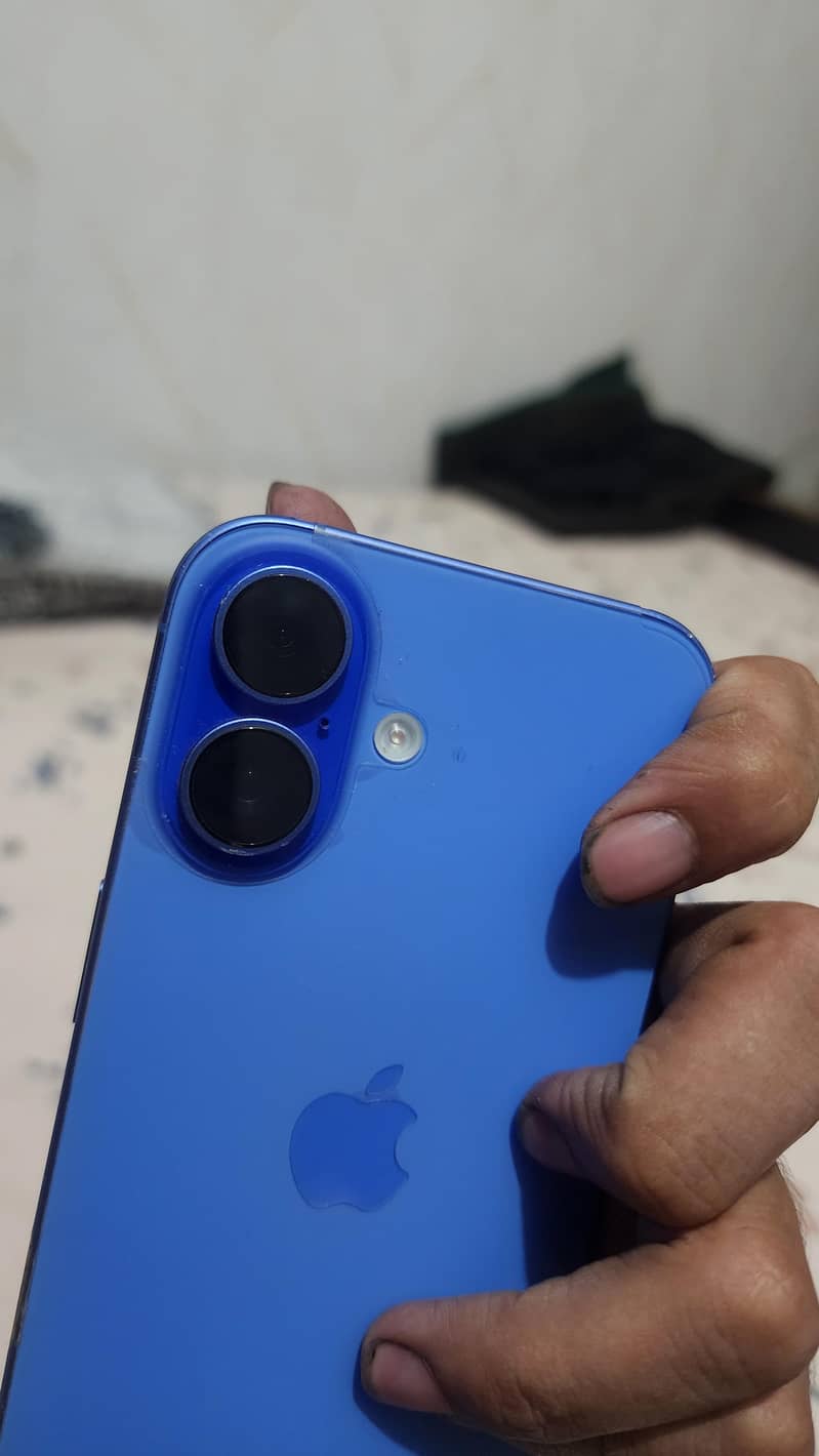 Apple iPhone 16 3
