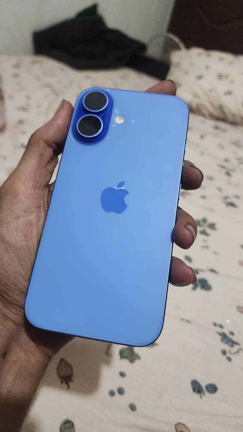 Apple iPhone 16 5