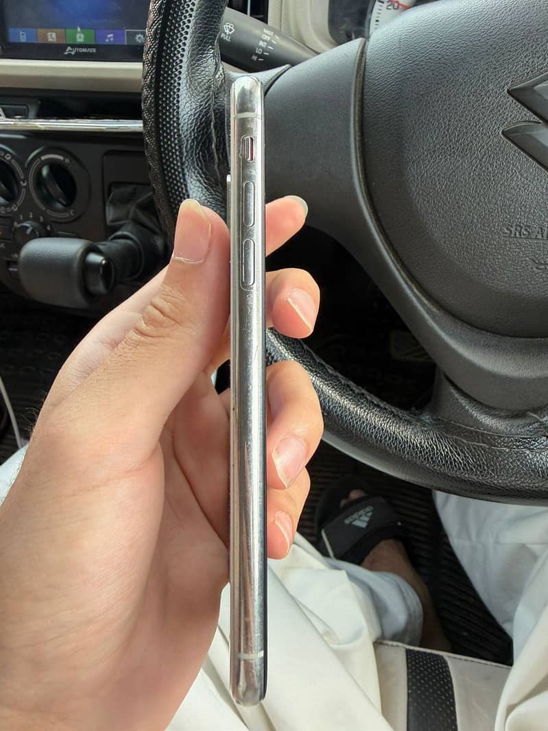 Apple iPhone X 3